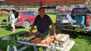 Located in the heart of the Pontiac region in Clarendon, Quebec, the Pontiac Farmers’ Market is a seasonal, community-run market that brings together local farmers, food producers, and artisans in a vibrant outdoor farm setting.